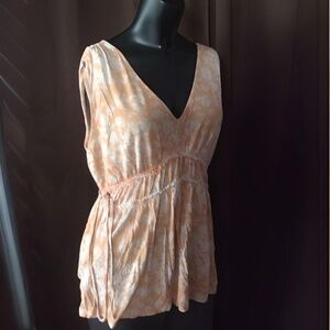 Maurices sleeveless v-neck top- size M